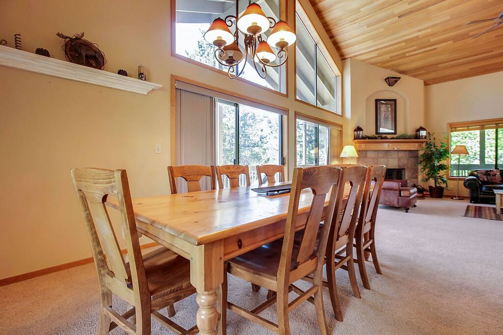 Furniture,Chair,Dining Table,Table,Dining Room