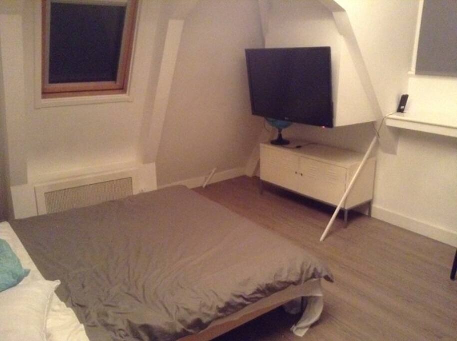 Large master bedroom. Upstairs has this bedroom, a separate single bedroom and toilet.