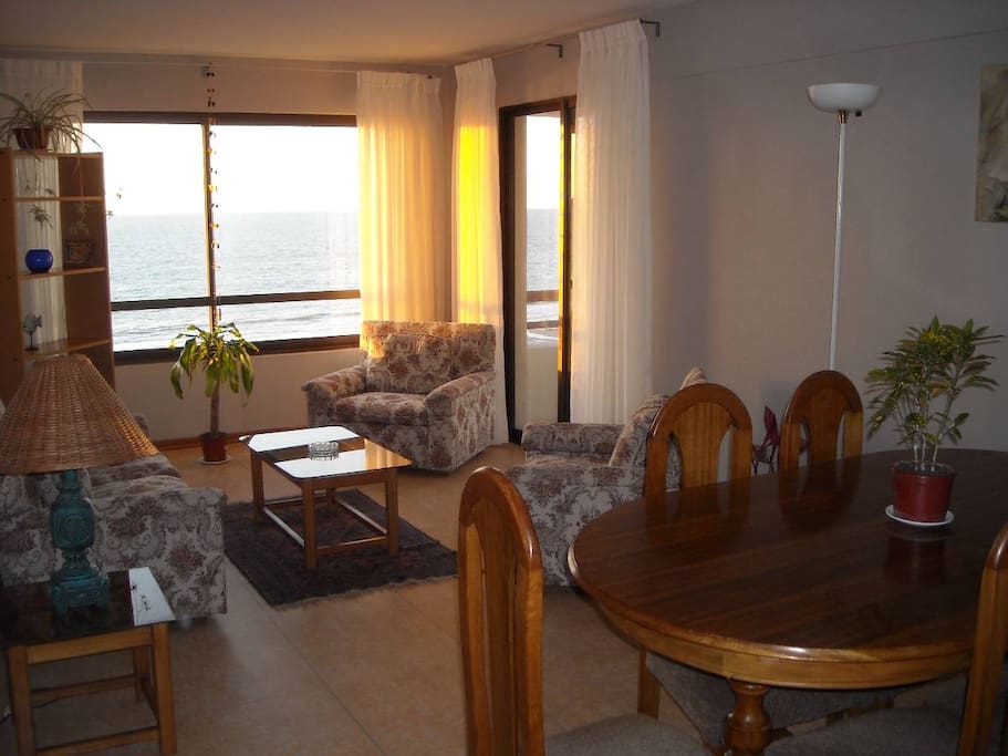 Beatiful Dining & Living Room with Ocean view, with direct access to an open terrace