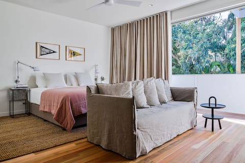 Popular Airbnb listing: North Beach Houses - Studio 40 in Byron Bay