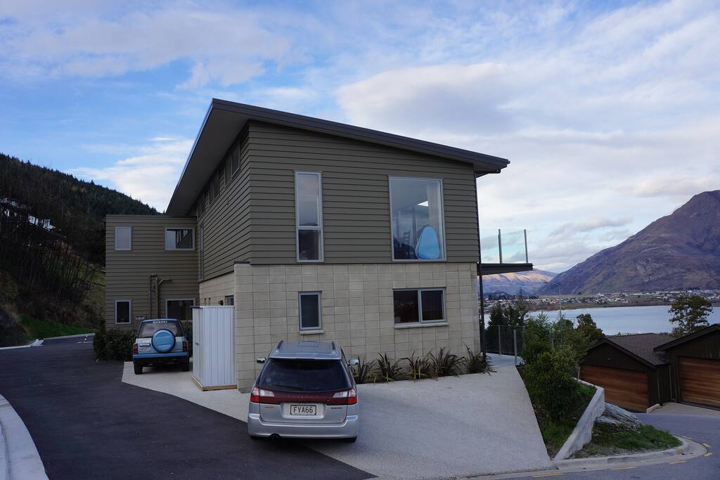 180 lake viwes & guest car park!