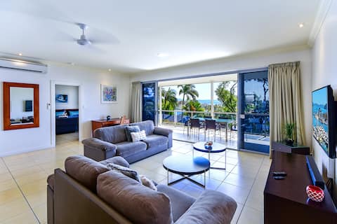 Top Airbnb: Penthouse Style Apartment with Spectacular Views in Whitsundays