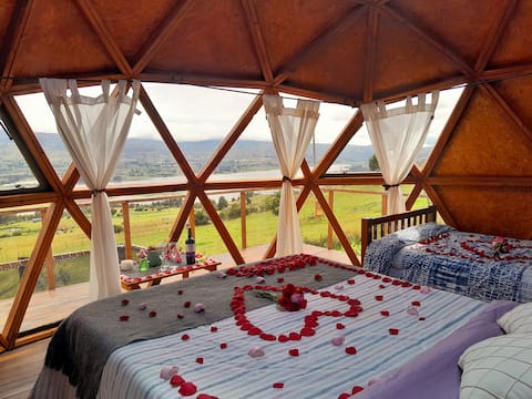 Popular Airbnb listing: Nature Dome with a view of the lake, campfire and stars. in Boyacá