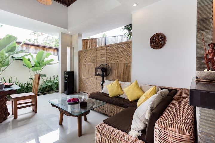 Stunning Tranquil Hideaway Villa In The Heart Of Seminyak - Kuta
