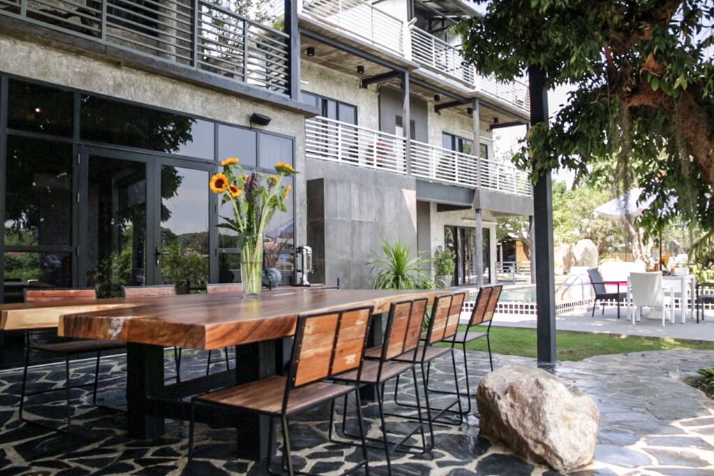Great dining area and just hanging out with friends and family. Music