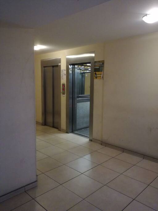 Ascensores modernos y en buen estado