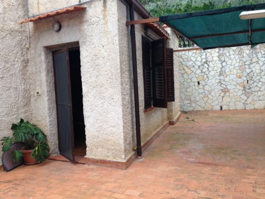 INGRESSO CON TERRAZZO TRIPLO E DOCCIA ESTERNA