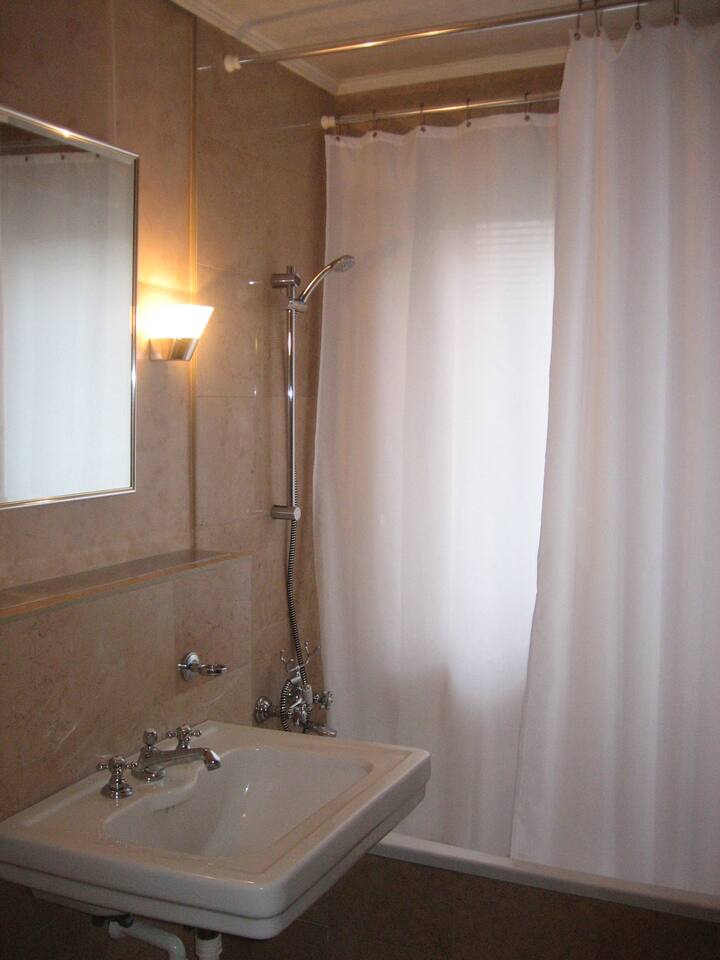 Quiet and Relaxing Room with own Bath