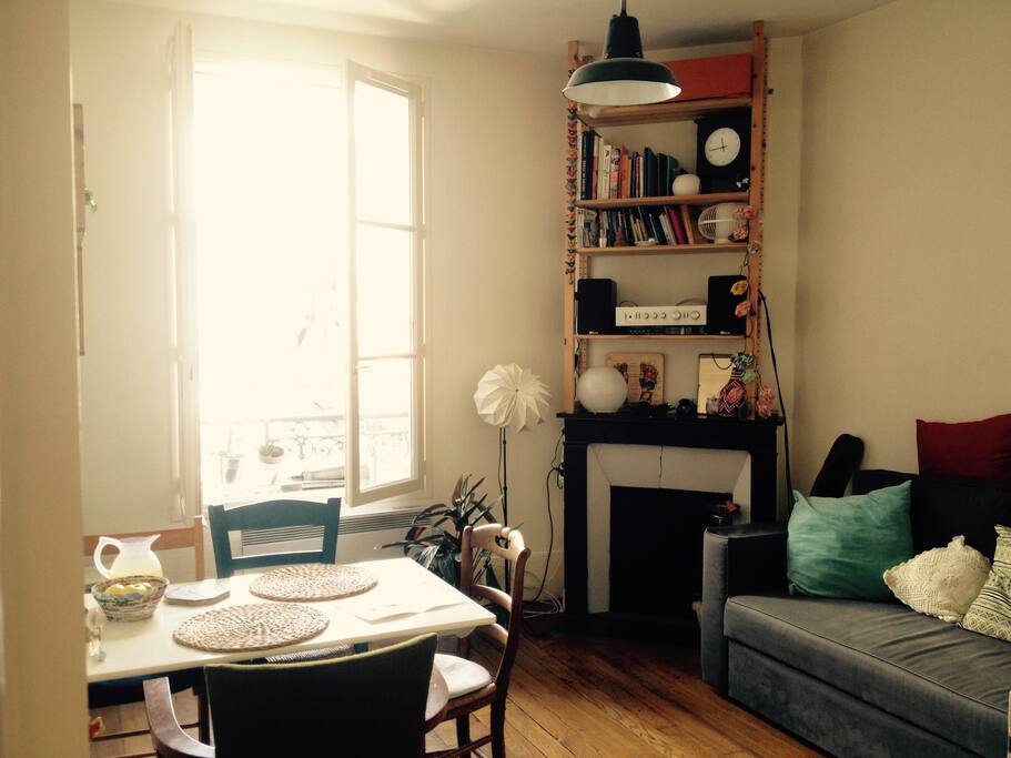 Le salon avec le canapé-lit