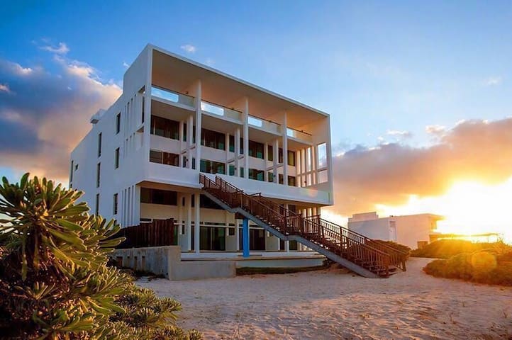 VILLA SOLARIUM FRONT OF THE SEA, SECOND FLOOR