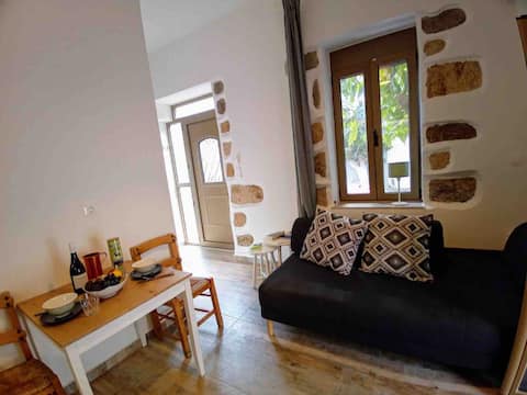 Popular Airbnb listing: Family House Frantzeskakis 2 Apartment Jannis in δήμος καντάνου σέλινου
