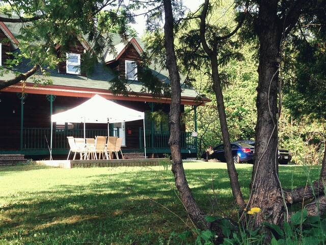 Spacious home for large event or movie production