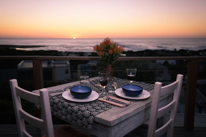 Ocean View Beach Cottage in Scarborough