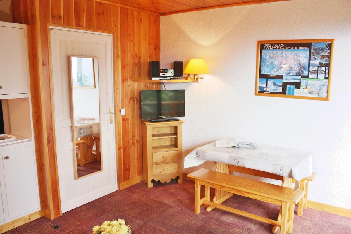 Top Airbnb: 30 m² - 3* At the foot of the slopes PRA LOUP 1645 m in Uvernet Fours