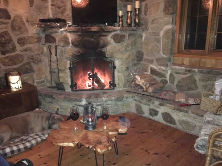 Chalet in Saint-Adolphe-d'Howard · ★4.71 · 2 bedrooms · 2 beds · 1 bath