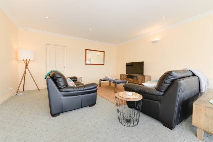 REACH OUT & TOUCH THE WATER/ENJOY THE BEACHFRONT gallery image 5