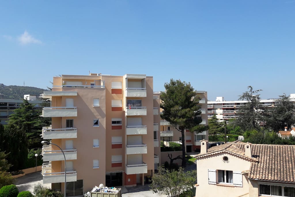 From the balcony/ Du balcon