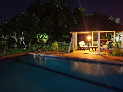 Chambre privée avec jardin et piscine