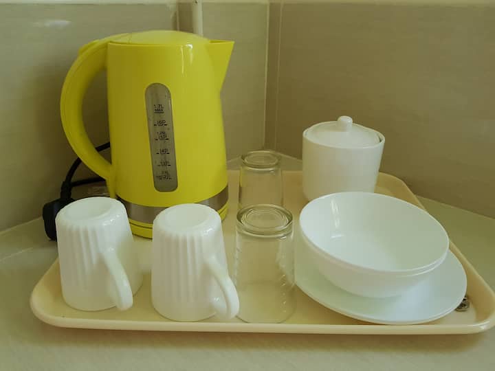 すべての部屋に電気ケトルがありました。無料のコーヒー3インチ1