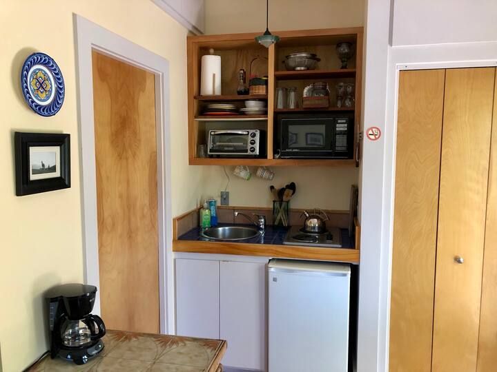Point Reyes, Honeybee Cottage, big bed, nice spot!