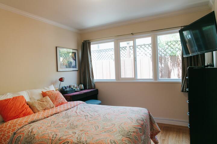 Lovely Room/Private Bath 8 min to SFO