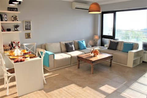 Seaview Terrace-luxury central apt 200m from beach
