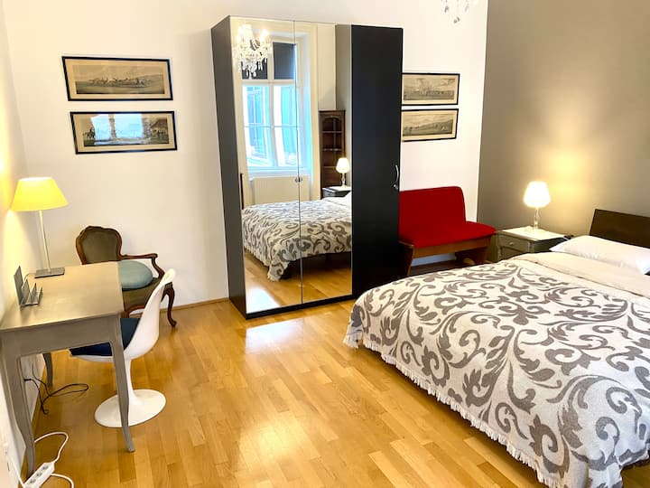 Spálňa so 160 cm posteľou