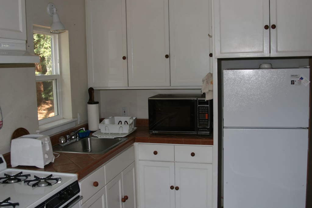 full kitchen