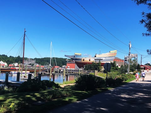Mystic River Getaway - Walk To Downtown & Seaport!