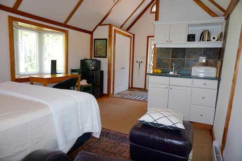 Successful Airbnb property: Private Coach House near the Bluffs in Scarborough Southwest