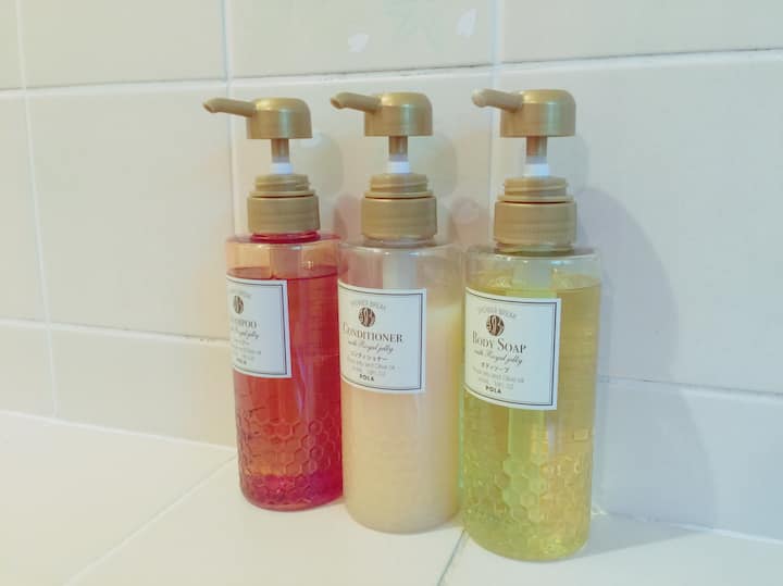 シャンプー、ボディソープ、コンディショナー。