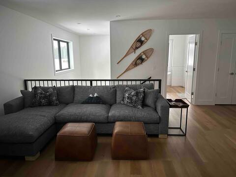 6-bedroom lakefront retreat