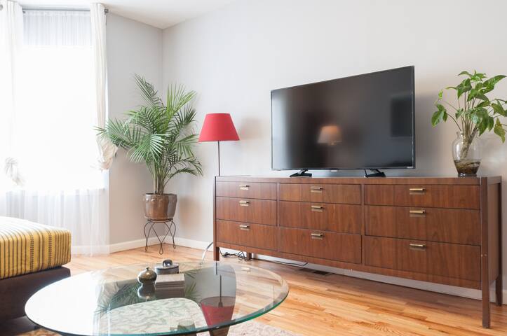 Ideal for families, easy NYC train + Parking