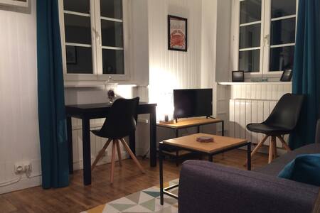 Intra-muros studio charmant et cosy 50m plage