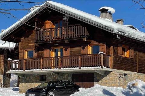 FAMILY CHALET AT THE FOOT OF THE SLOPES AND SHOPS