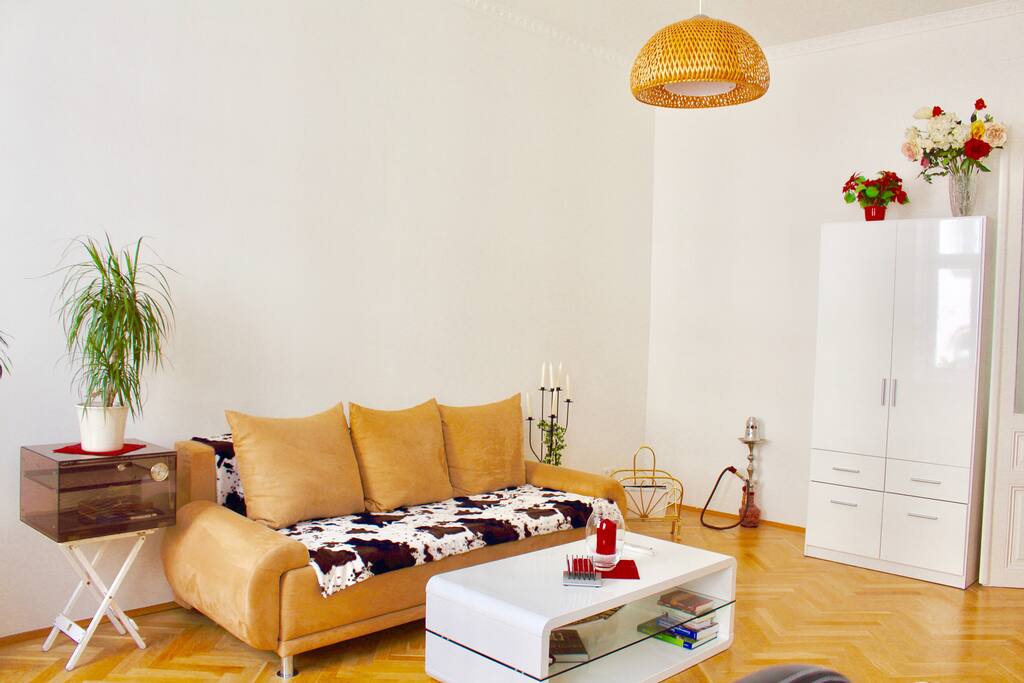 Gemütliche ausziehbare Designercouch für angenehme Träume.
Comfortable and extendable sofa for sweet dreams.