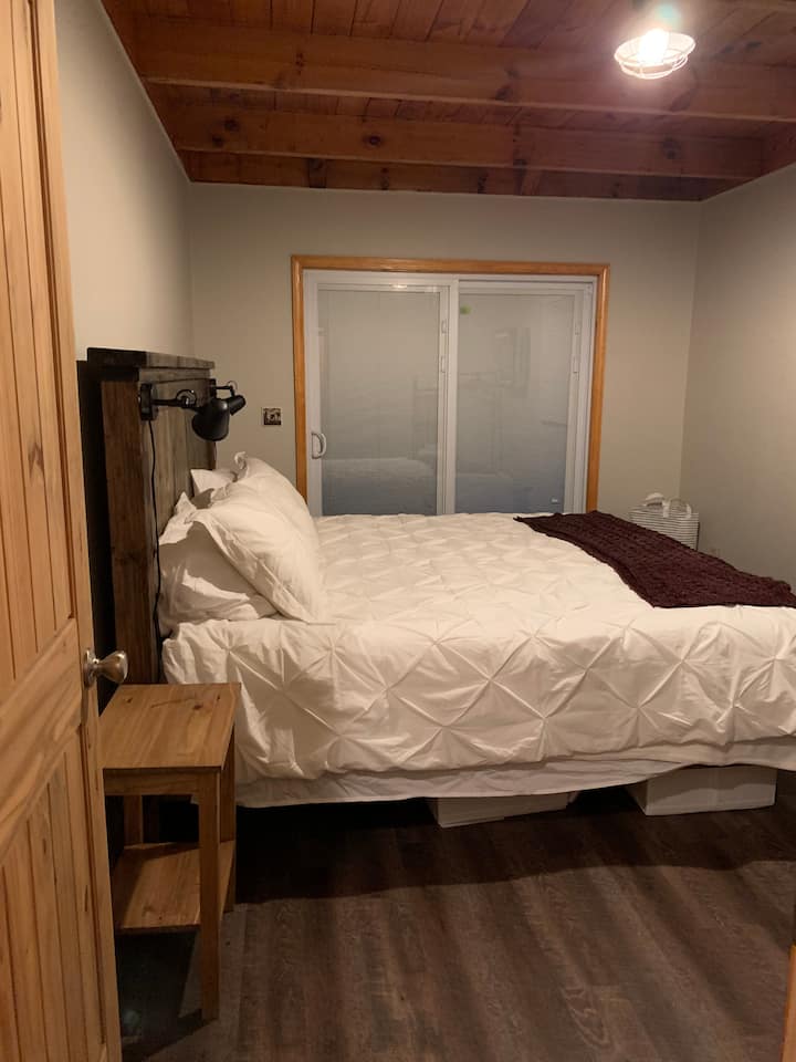 Chumba cha kulala cha kifalme chenye ufikiaji wa sitaha 