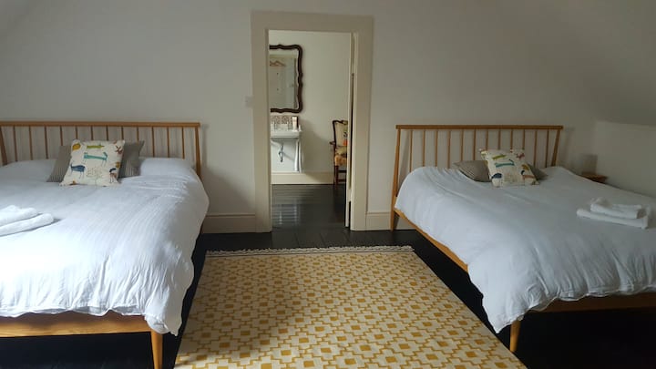 Chambre 2 - Grande chambre spacieuse et lumineuse. Une chambre familiale idéale
