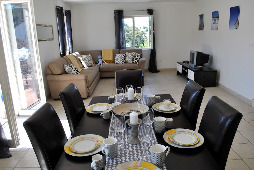 Dining / living room