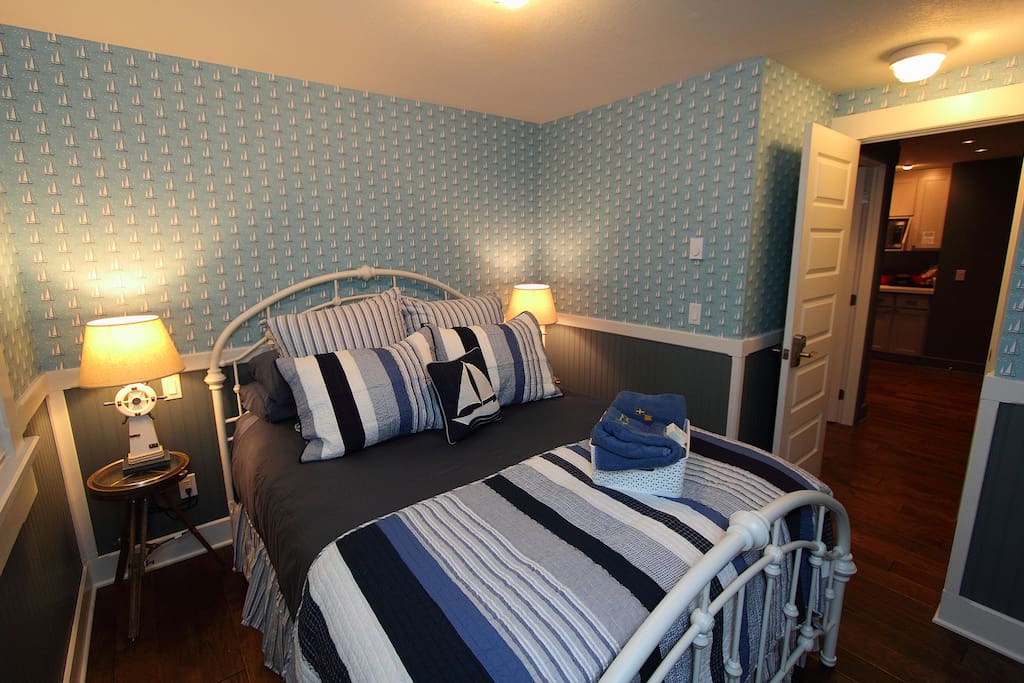 Guest Suite Bedroom queen size bed adjoining private bathroom, flat screen TV/DVD combination dishnetwork HD channels.