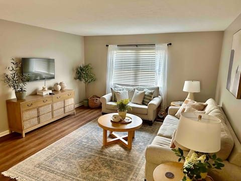 Newly styled First Floor apartment!