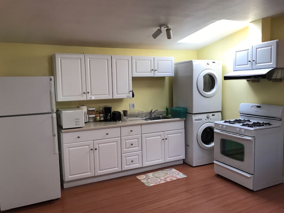 Full kitchen including free washer dryer use