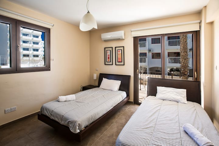 Información turística World NP Apartments 004