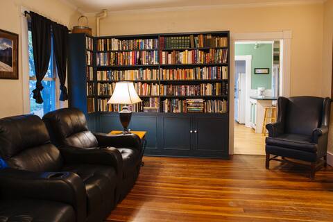 The Harbor House: New England Charm by the Lake