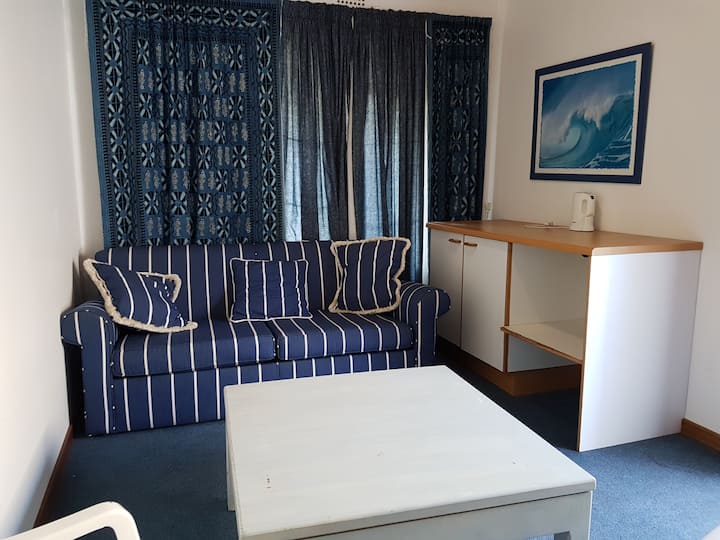 Sallë pritjeje në vilë fshati