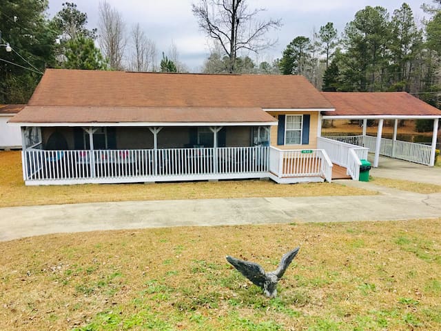 Rancher close to Hightower Falls, Lakepoint & Rome