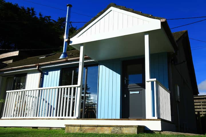 Stylish chalet, close to the beach, Cornwall