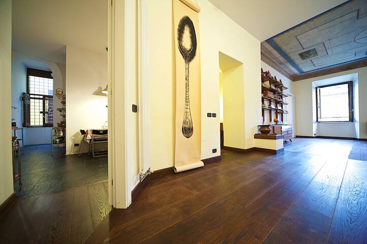 Silent Aristocratic Apartment, 3 Relax Bedrooms gallery image 5