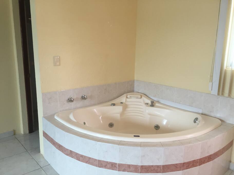 La habitación principal cuenta con Jacuzi