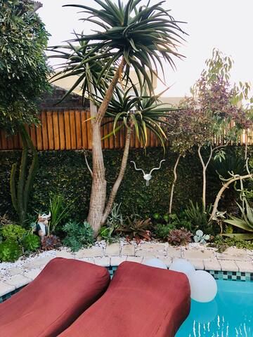 Entire James Bond Pad (with fab new front deck) gallery image 2